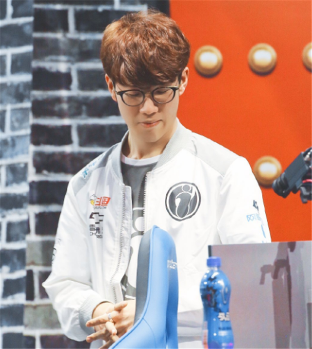 电竞比分网：2020KPL秋季赛，南京Hero久竞爆冷 0：3 不敌VG